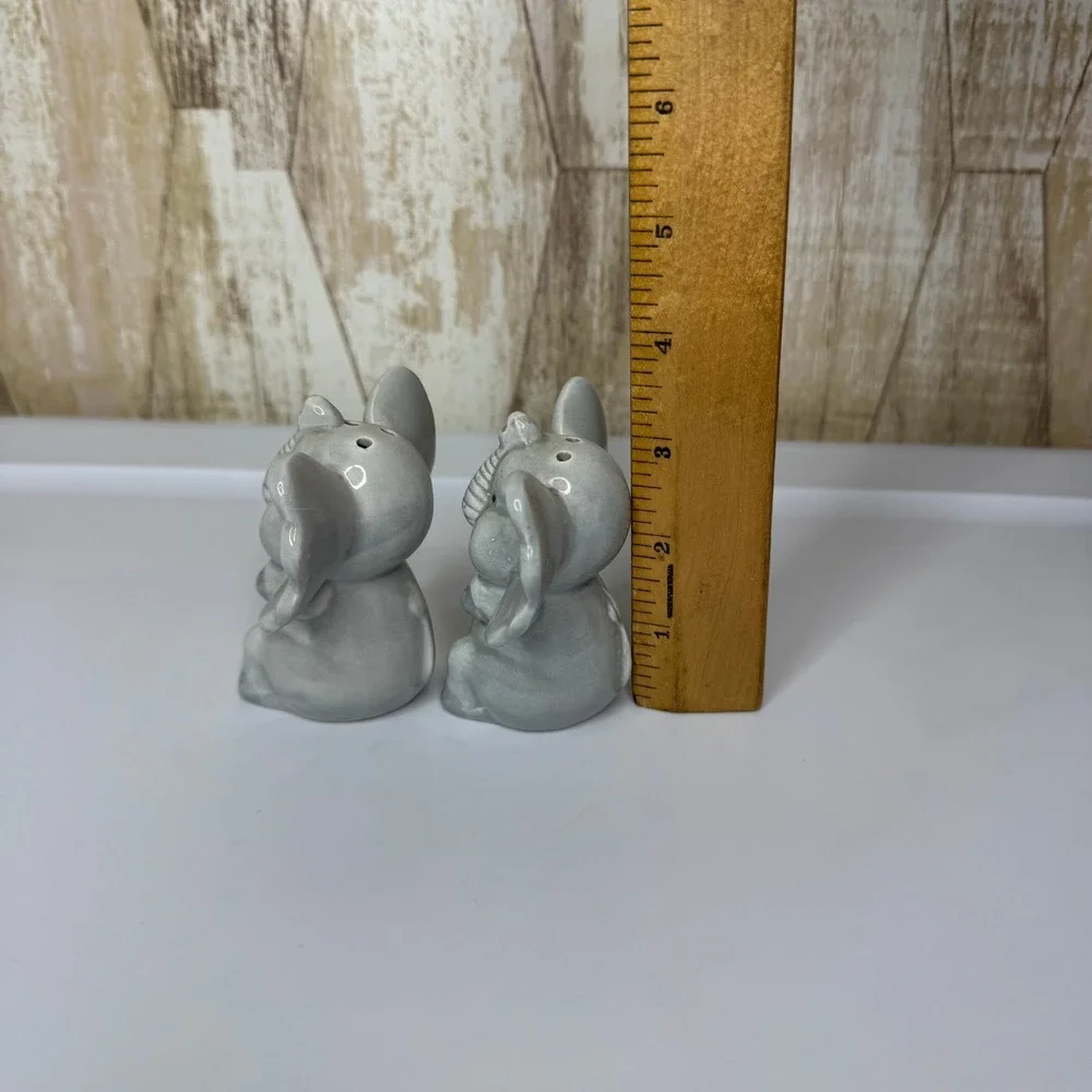 Vintage Gray Ceramic Elephant Salt‎ and Pepper Shakers Made in Taiwan